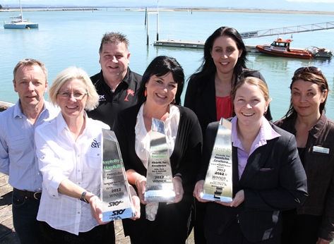 hospo15 Nelson’s winners from left; Ken and Tracy Banner of the Sprig & Fern Milton St, Ron and Tracey Taylor of Little Rock Bar and Nightclub, Clare Davies and Nicole Garthwaiteis from Grand Mecure Monaco Resort and Hospitality NZ’s Jeanette Swift.