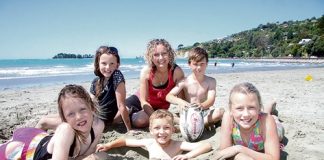 Enjoying a day at Tahuna Beach are from left; Paris Heslop, 9, Chloe Polglase, 9, Maria Polglase, Israel Heslop, 7, Jordan Polglase,8 and Ruby Heslop, 10. Photo: Sinead Ogilvie.