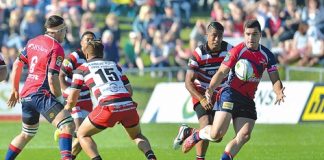 Makos' James Lowe gets ready to take a pass on Sunday. Photo: Barry Whitnall/Shuttersport.
