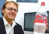 Dr Robert Beaglehole demonstrates how much sugar is in a 1.25l bottle of Coke.