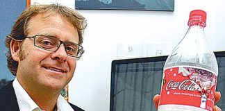 Dr Robert Beaglehole demonstrates how much sugar is in a 1.25l bottle of Coke.