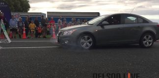 VIDEO: Stopping demos teach crowd a lesson